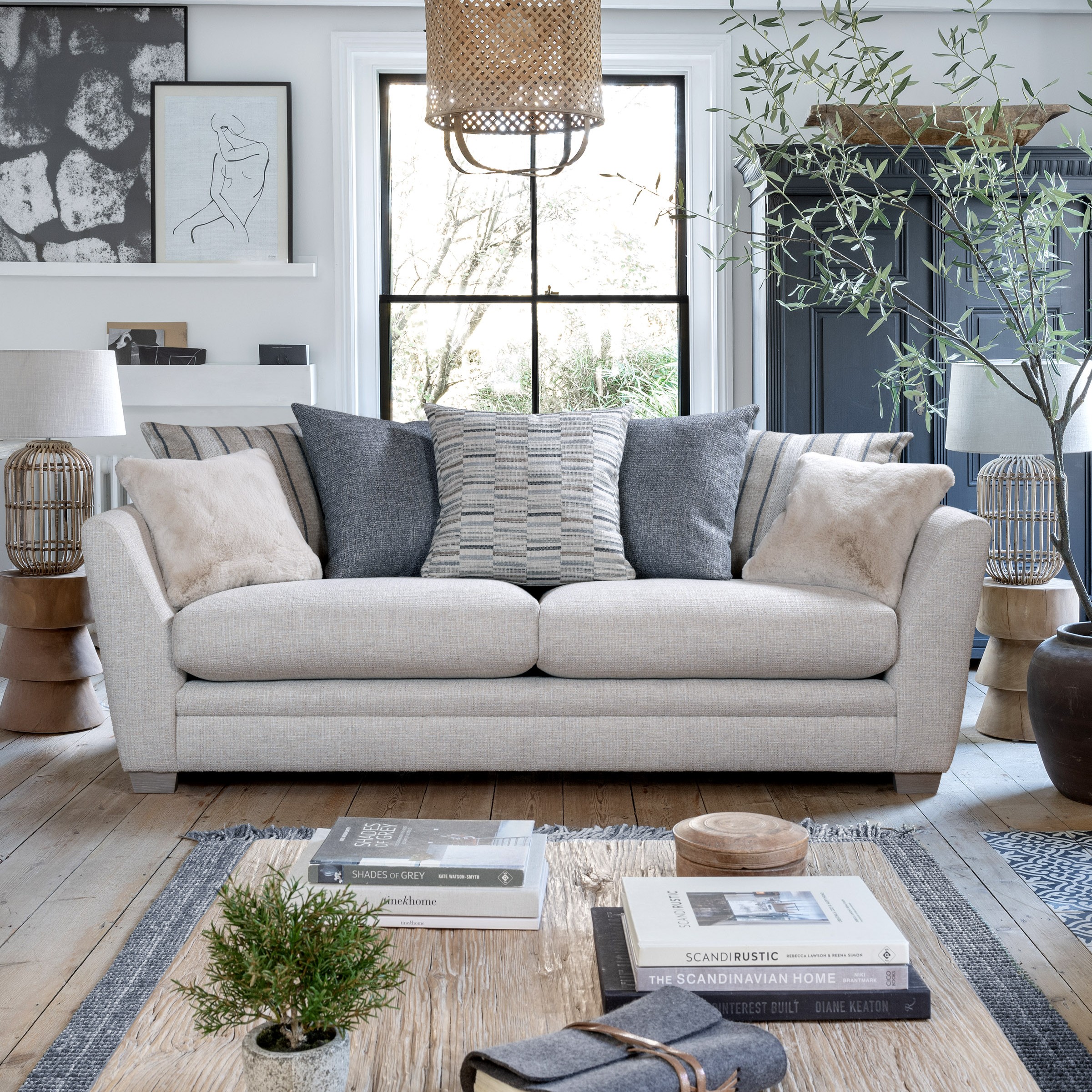 Sofas & Chairs